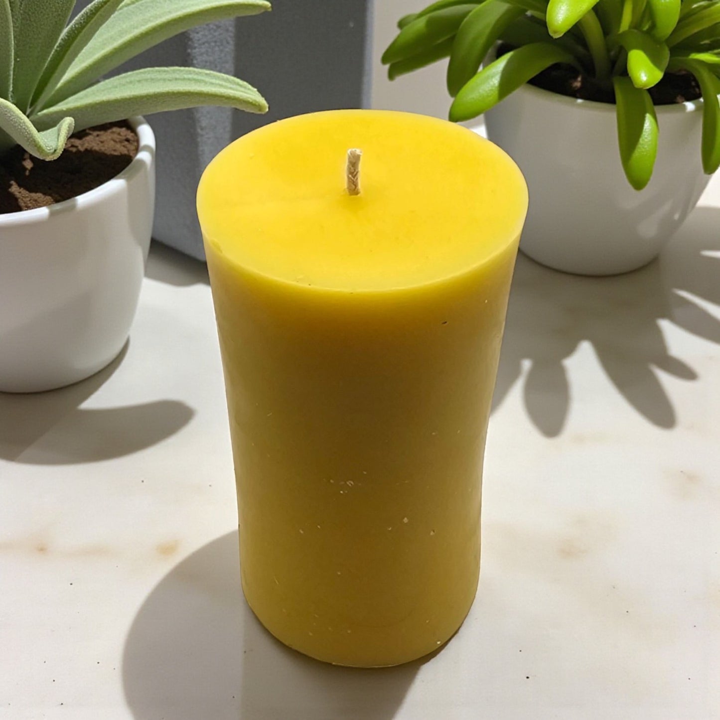 Zylindrische Bienenwachskerze 10,5 cm | Handgefertigt | Naturreines Wachs | Lange Brenndauer