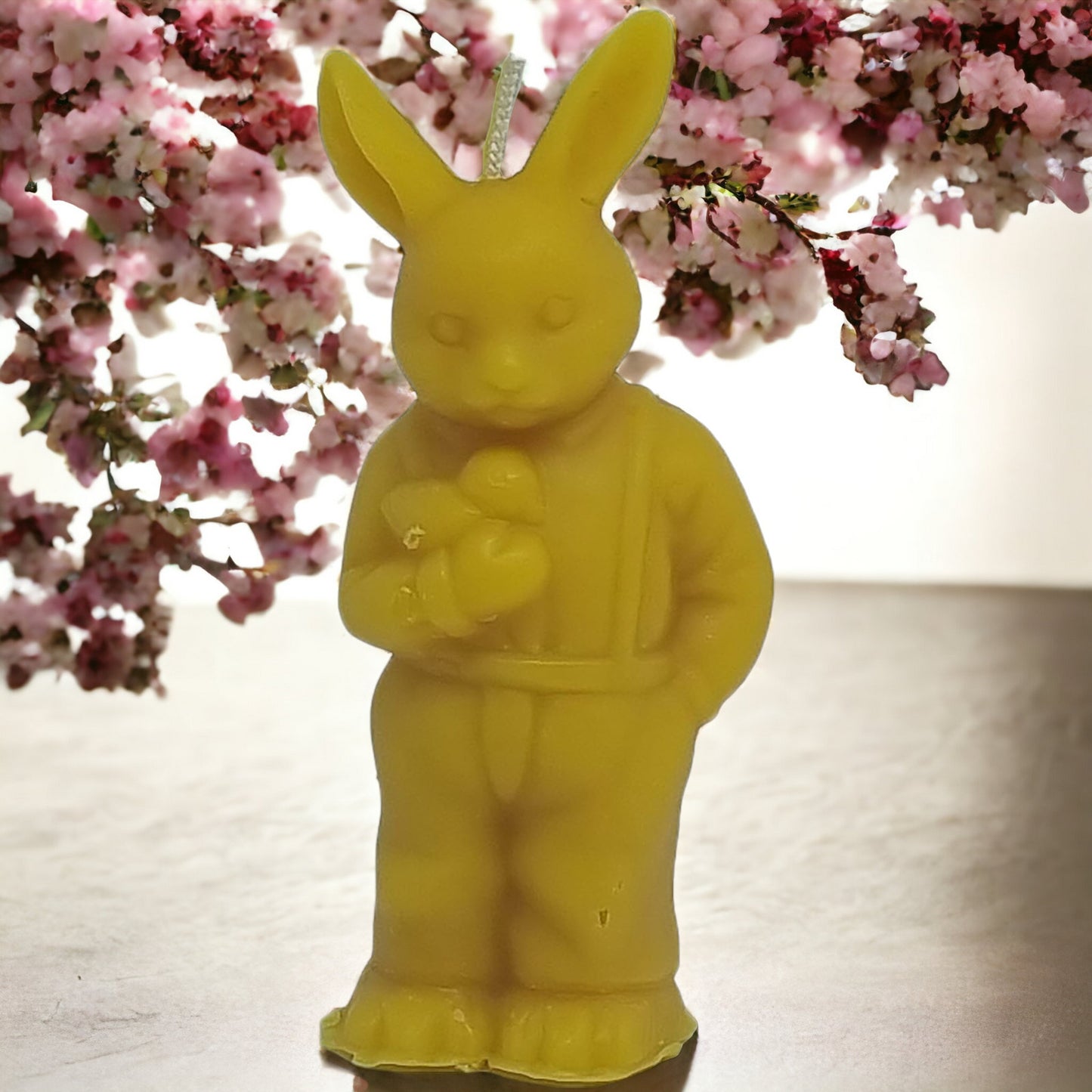 Osterhase aus Bienenwachs