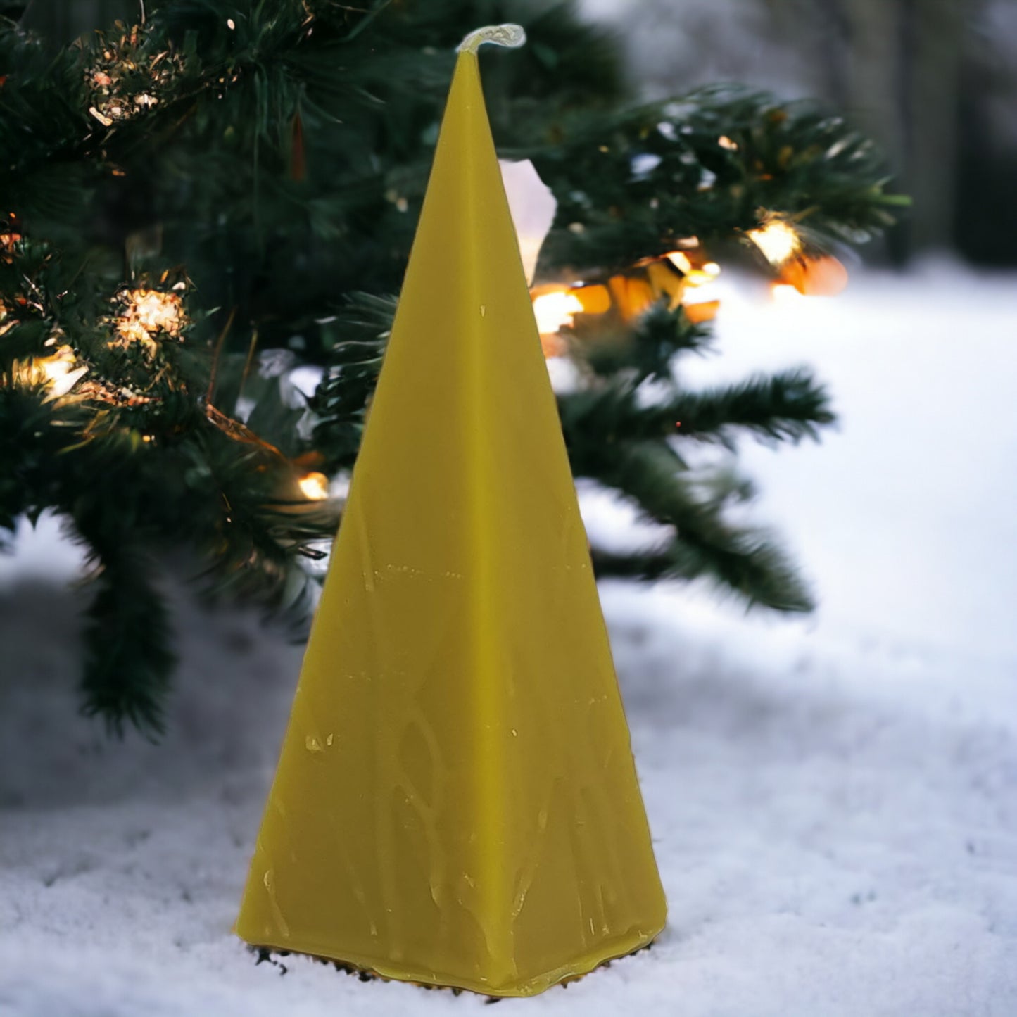 Pyramide aus Bienenwachs