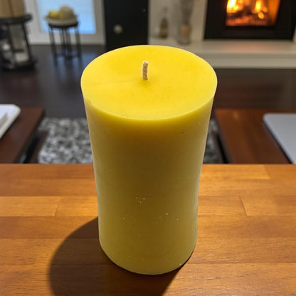 Zylindrische Bienenwachskerze 10,5 cm | Handgefertigt | Naturreines Wachs | Lange Brenndauer
