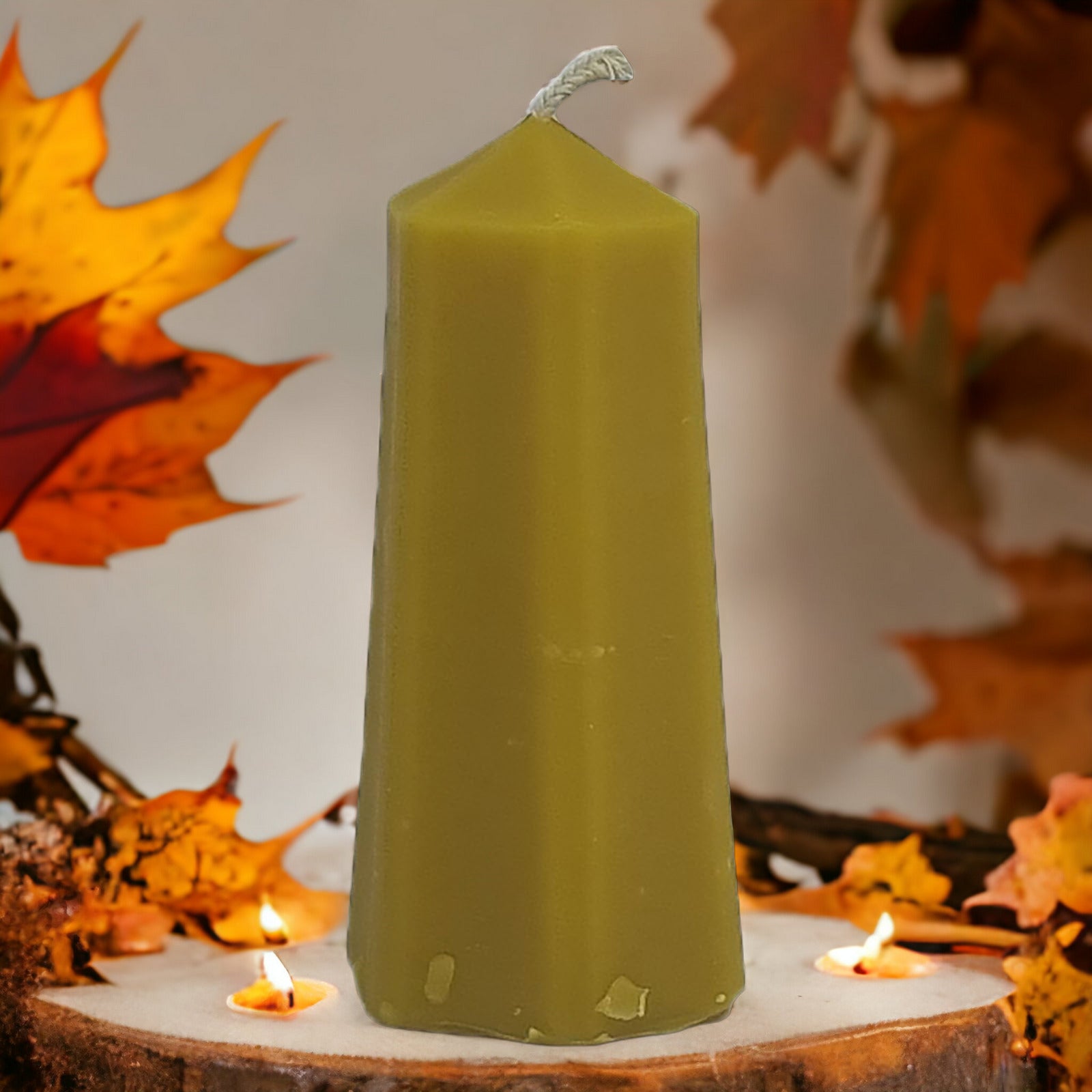 Moderne Kerze aus Bienenwachs
