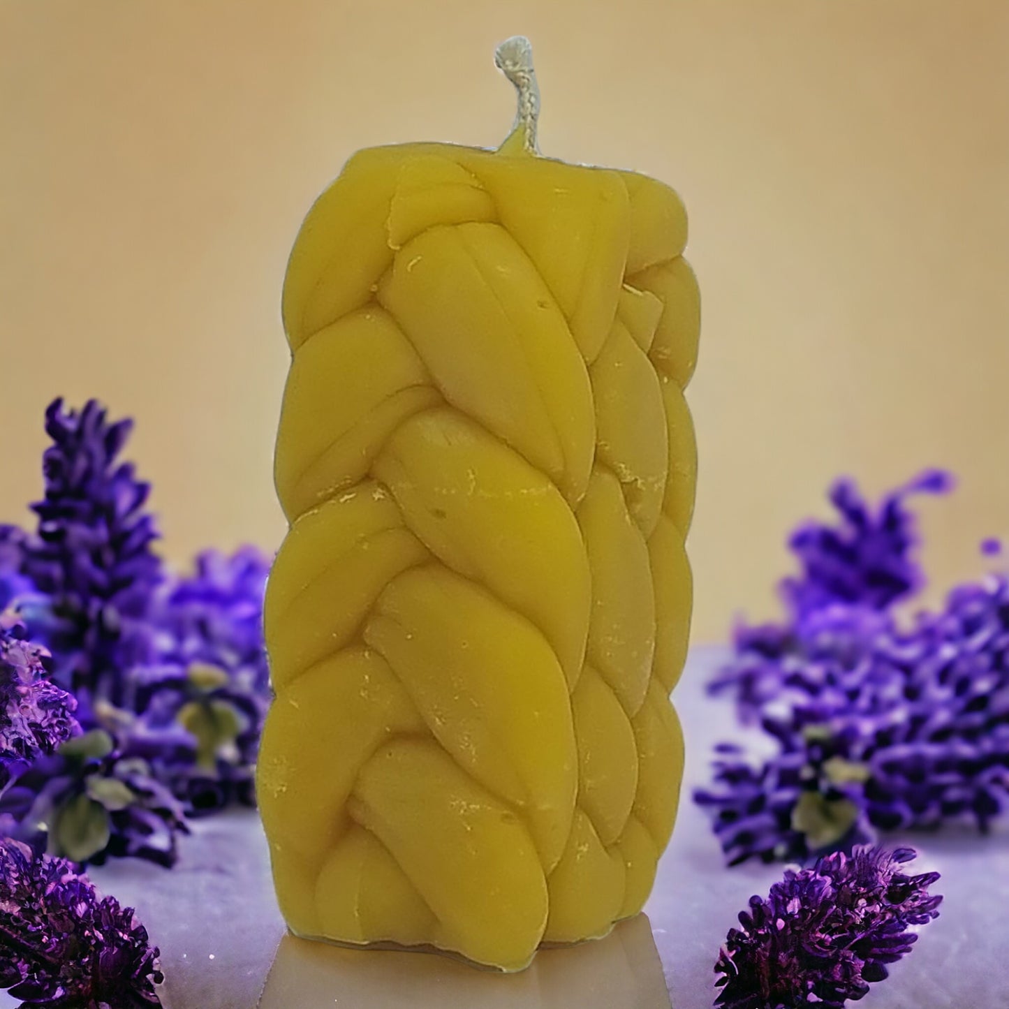 Kordelkerze aus Bienenwachs