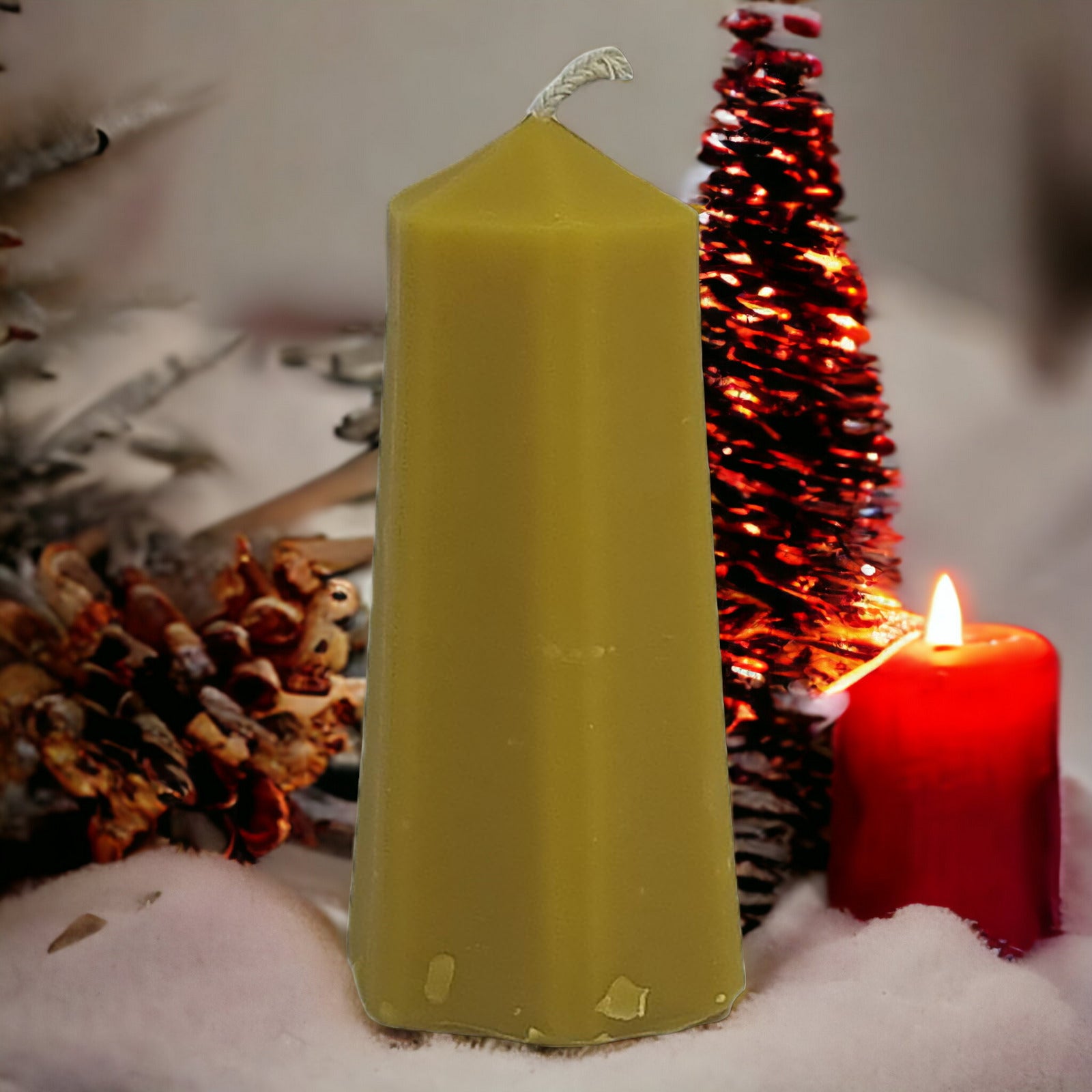 Moderne Kerze aus Bienenwachs