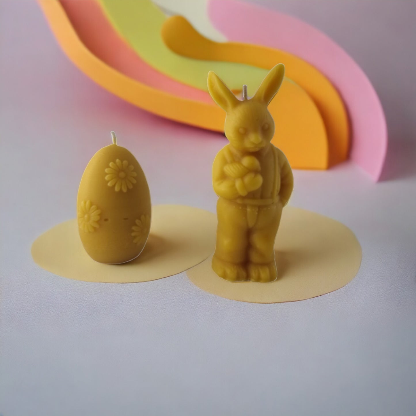 Osterhase und Osterei aus Bienenwachs