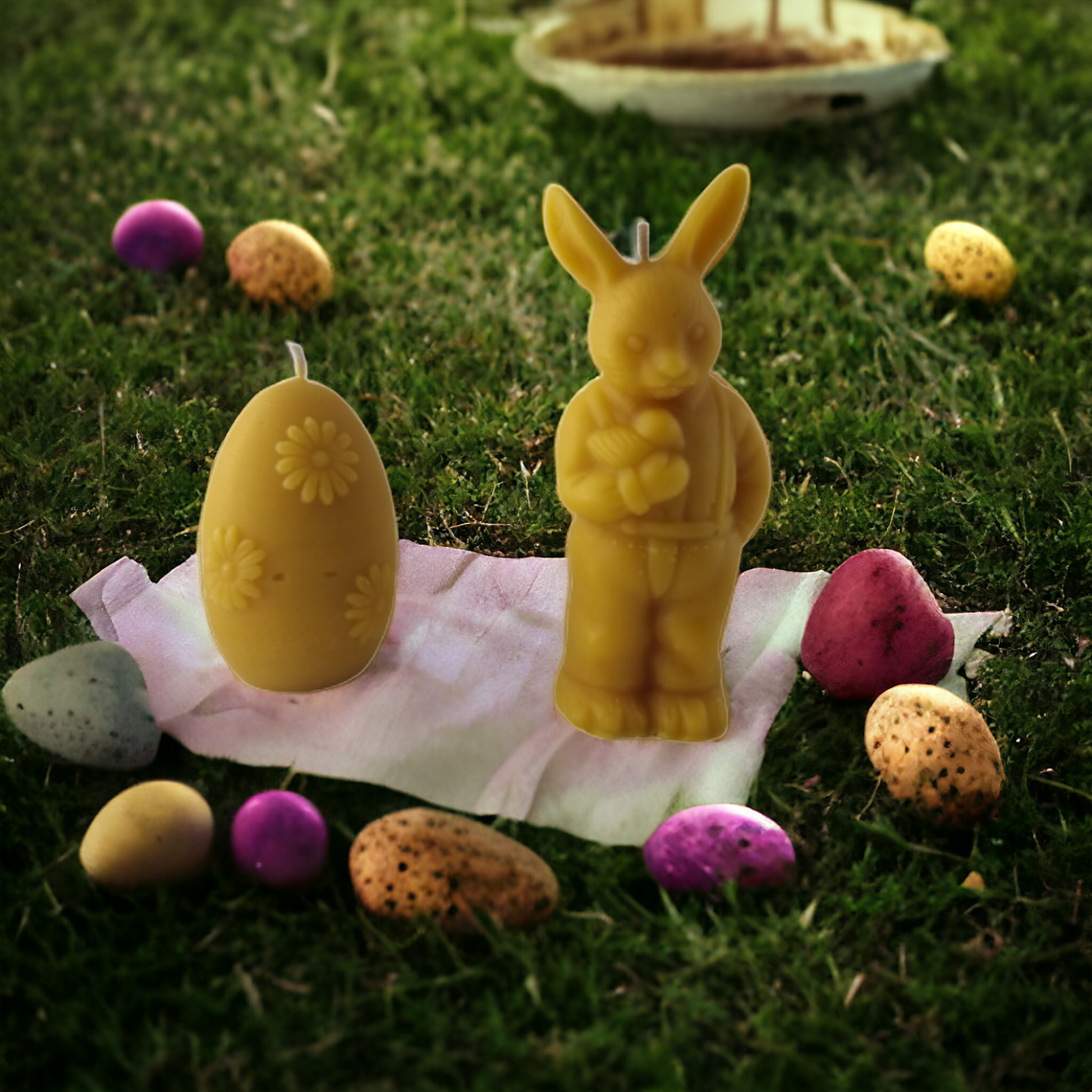 Osterhase mit Osterei