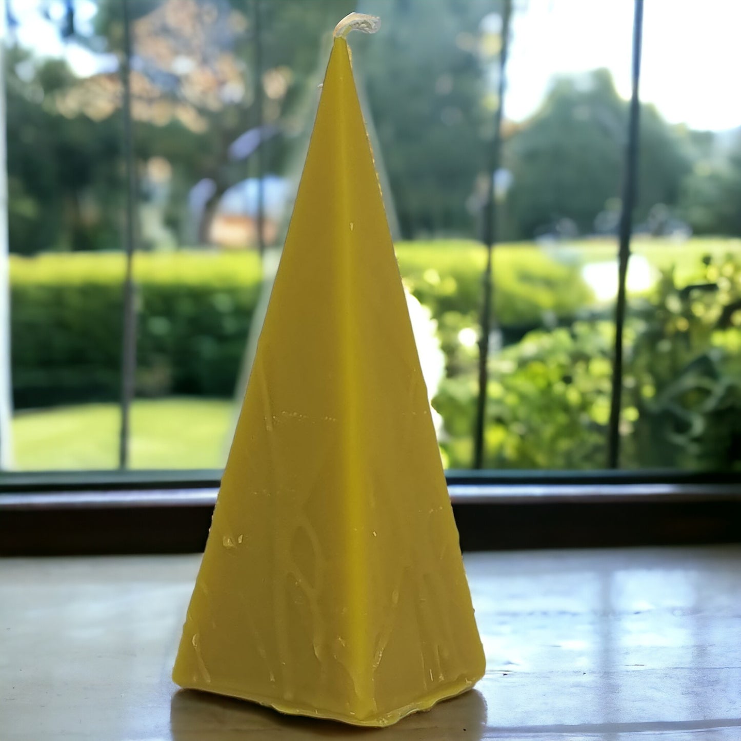 Bienenwachskerze  in Pyramide