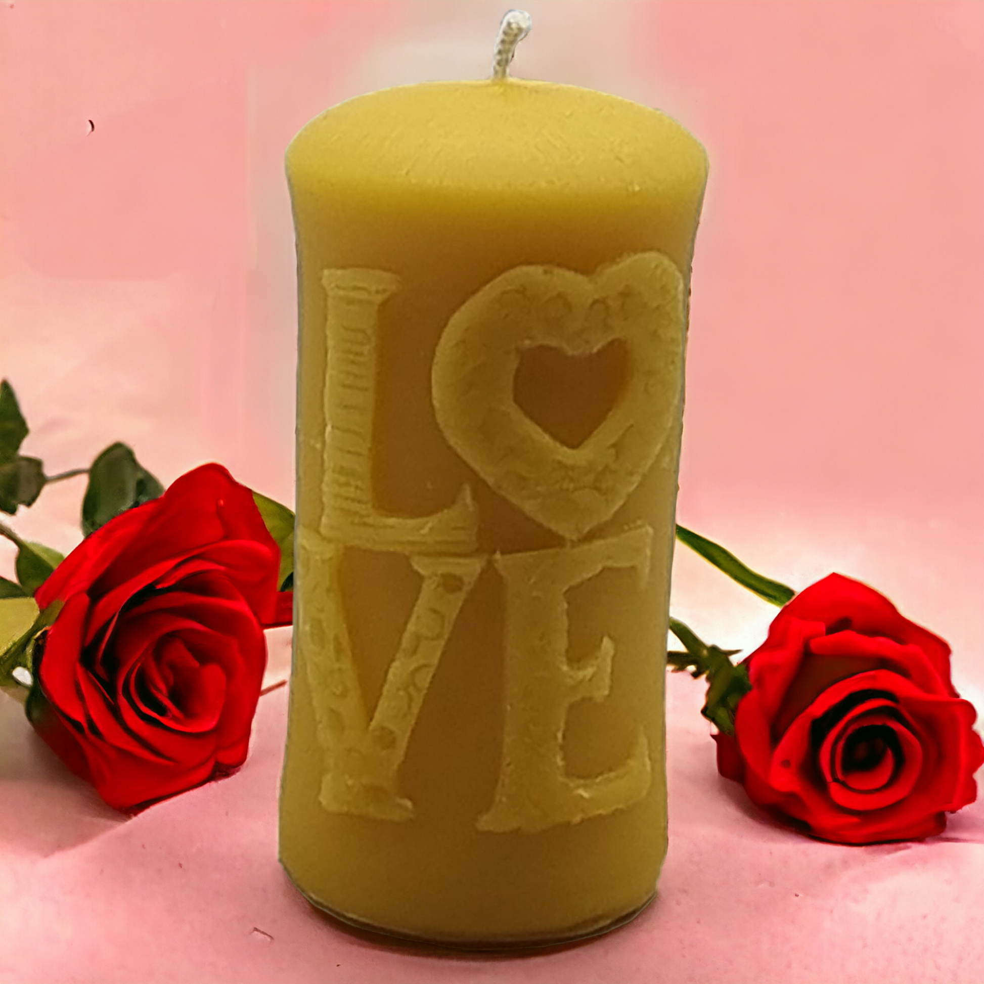 Kerze Love aus Bienenwachs