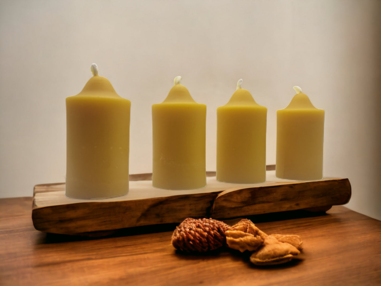 4 Stumpen aus Bienenwachs