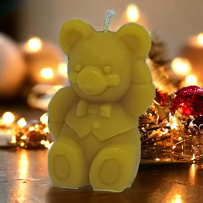 Teddybär unter dem Weihnachtsbaum 