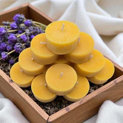 50 Bienenwachsteelichter mit einem Glas