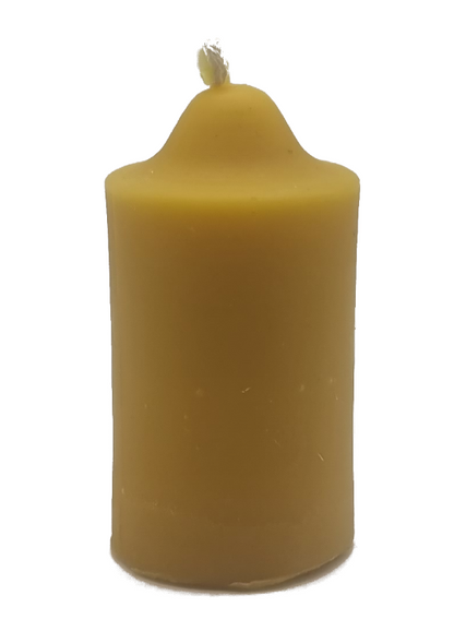 Stumpen aus reinem Bienenwachs.